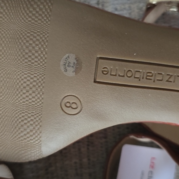 LIZ CLAIBORNE SIGNATURE WOMEN'S BROWN SUMMER MEMORY FOAM SANDALS SIZE 8 - Picture 10 of 14